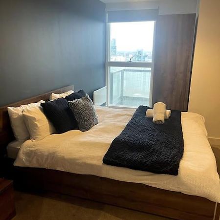 Lovely 2-Bedroom Condo With Balcony Manchester Bagian luar foto